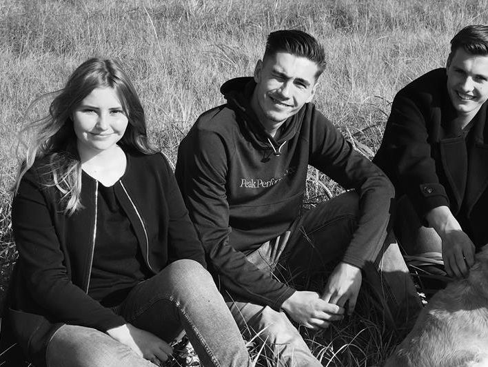 Familien Evigglad
Vores smukke unge mennesker og Sille hund